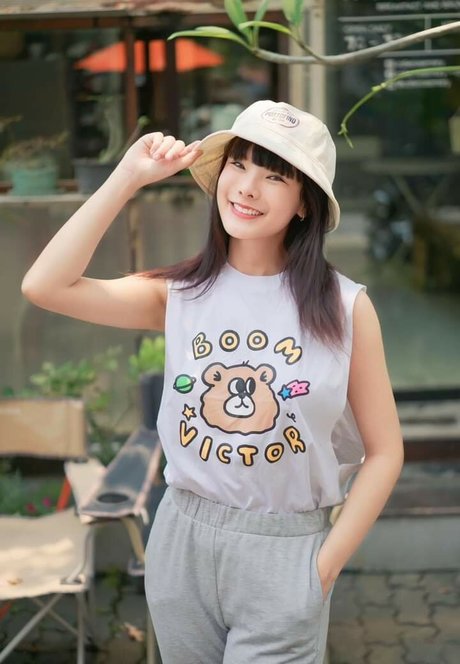 Beeko Pinknavy erotic actress images