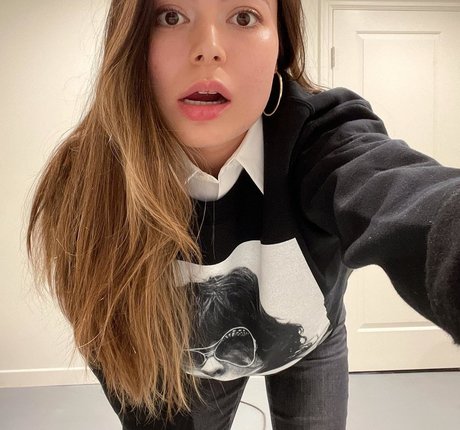 Miranda Cosgrove pornstar adult picture