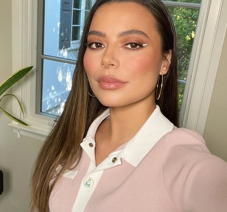 Miranda Cosgrove model top images