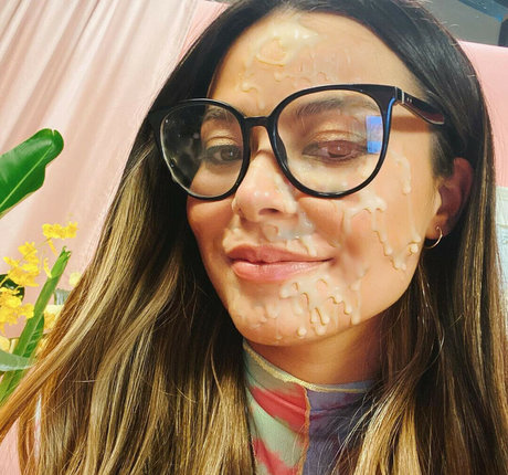 Miranda Cosgrove pornstar sexy img