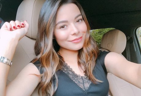 Miranda Cosgrove model pornographic pictures