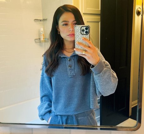 Miranda Cosgrove pornstar naked archive