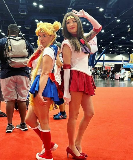 Melonie Mac model best image