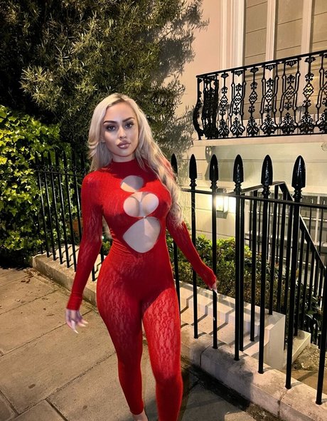 Alicia Bell model hot images