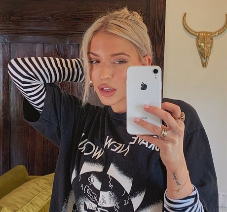 Lennon Stella pornstar naked archive