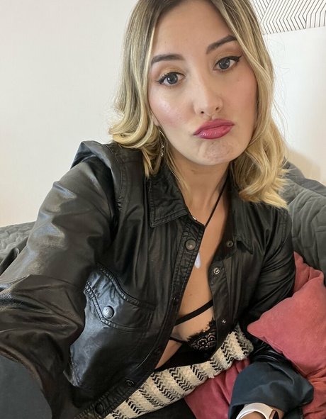 oliviasmiithfree pornstar hot pic