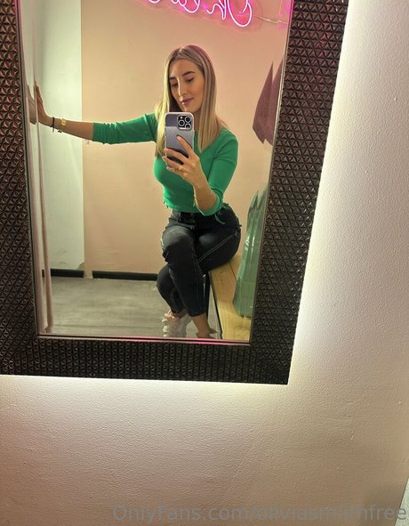 oliviasmiithfree erotic pornstar pictures