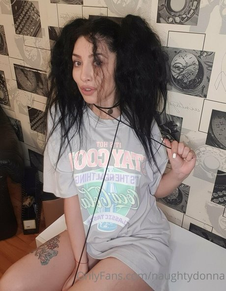 naughtydonna naked star img