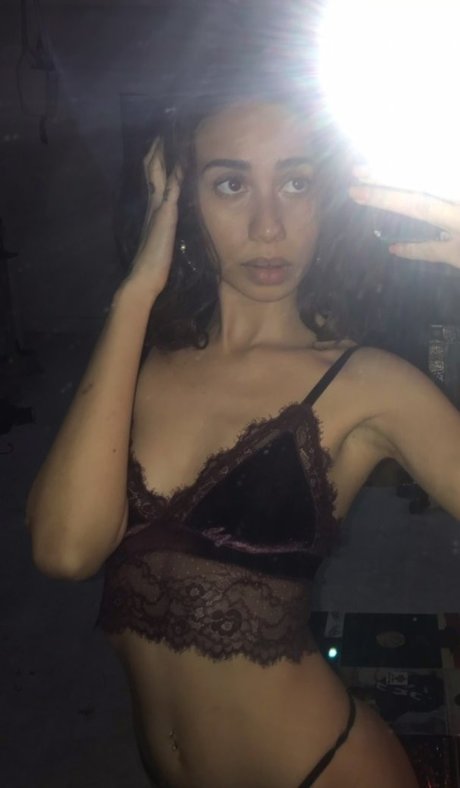 xulanichristine hot model img