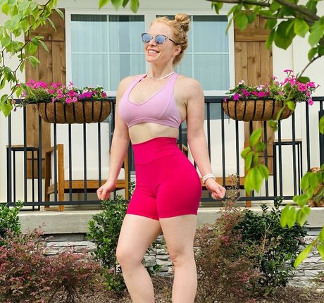 Natalie Renee Kirk hd model photo