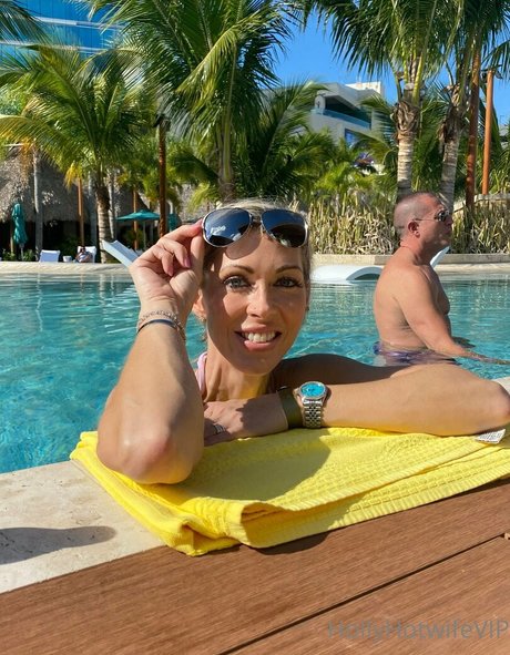 hollyhotwifevip hot actress pics