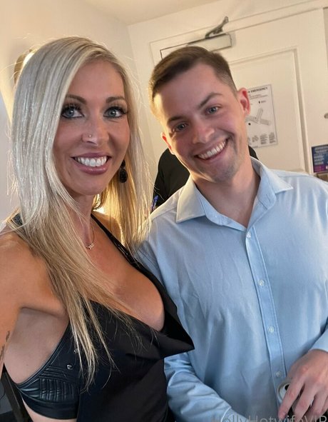hollyhotwifevip porn star pic