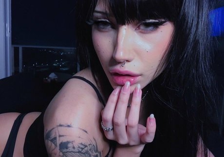 Milkyroth adult model photos