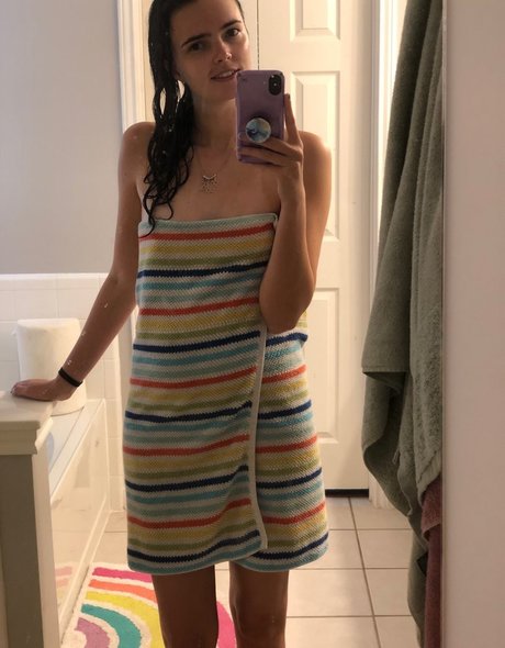 Lowco model high quality images