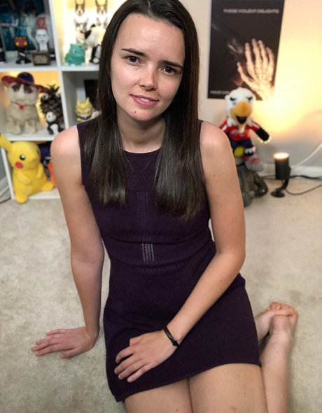 Lowco model naked image