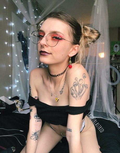 sadgirlastridsfree model porn pic