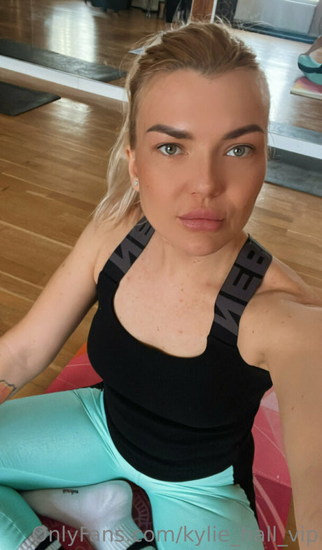 thehottestmom model art photo