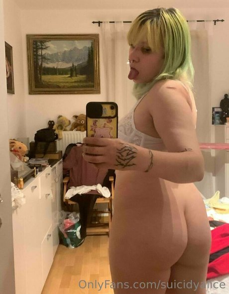 suicidyalice model erotic picture