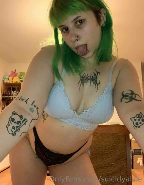 suicidyalice beautiful actress pic