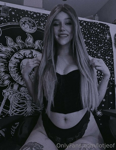 lotjeof nudes actress galleries