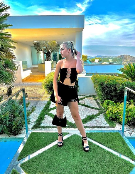 movementswithmolly free actress image