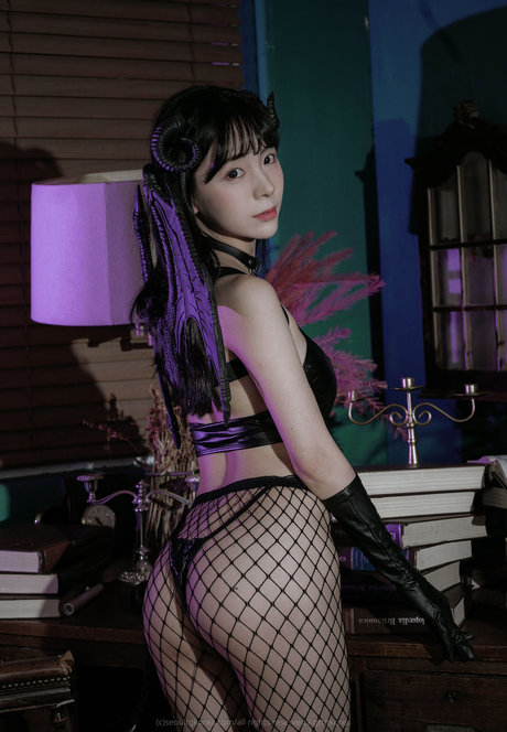 leeesovely hot model photo