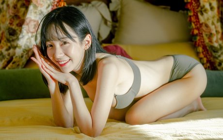 leeesovely pornographic star picture