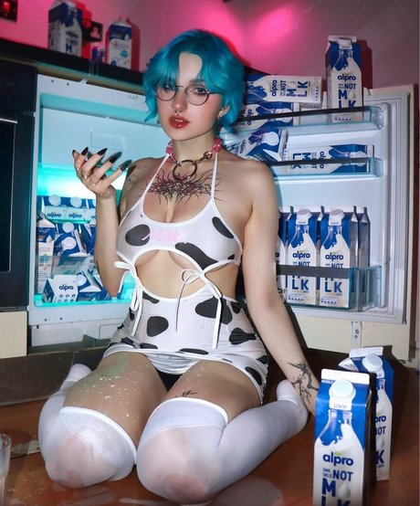 lyracr0w0 nude star image