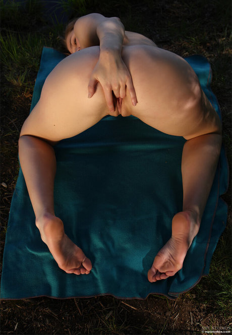 MPLStudios free model pics