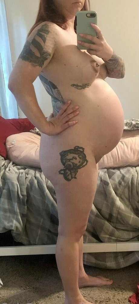 preggosauruspeach beautiful model image