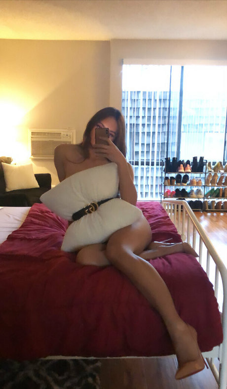 andreazhay naked model img