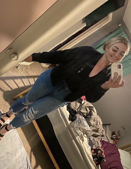 loganmilf nudes star pic