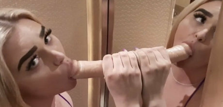 loganmilf nude model images