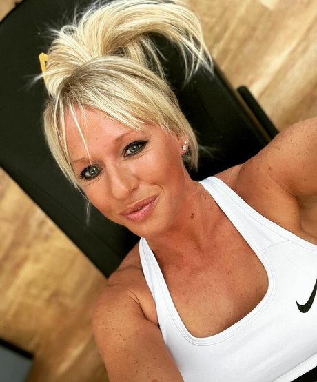 Gail Emms free model pic