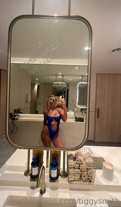 tiggysmith art model gallery