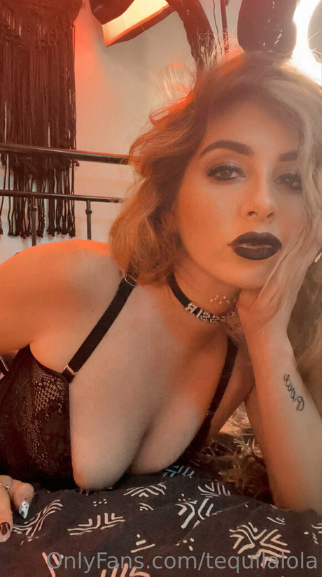 TequilaLola model sexy pics
