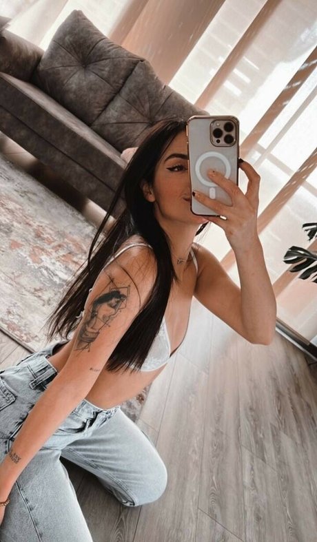 Annie Dreams model naked images