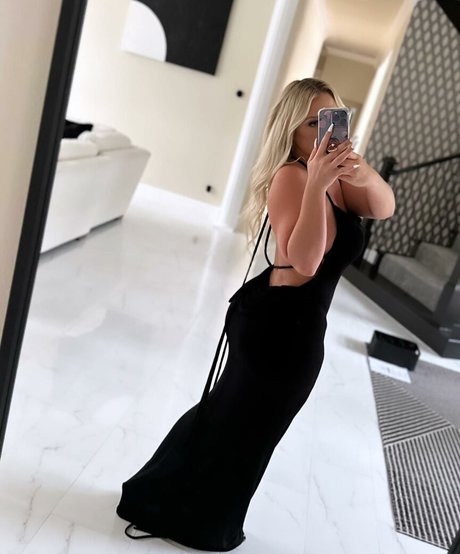 snowtheone top model picture