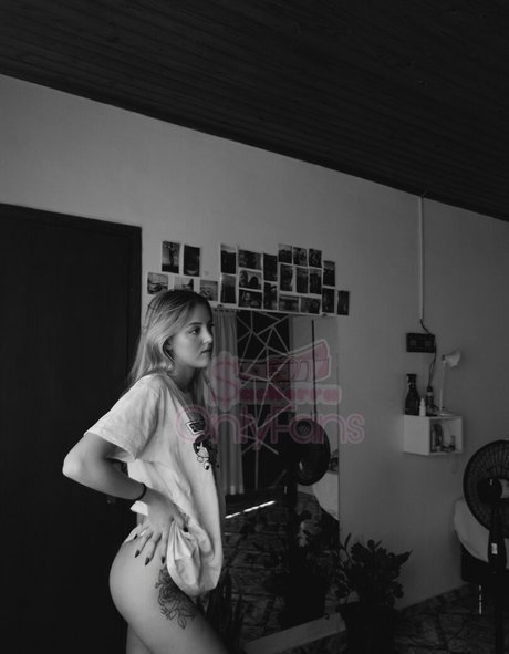 freesachorra naked model images