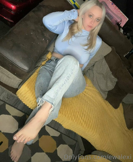 ewalexi model naked galleries