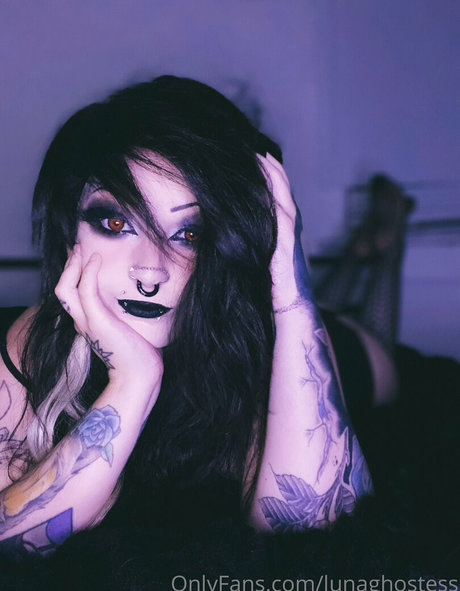 Luna Ghostess hd actress images