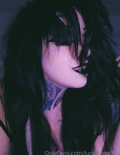 Luna Ghostess pretty actress images