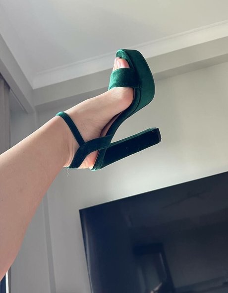 Ahrinyan pornographic actress image