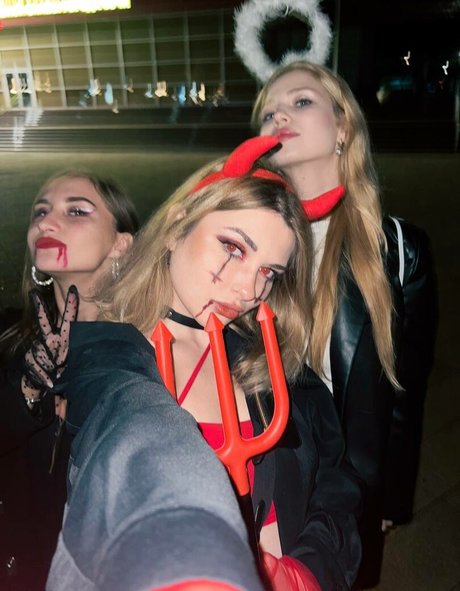 Ahrinyan art actress galleries