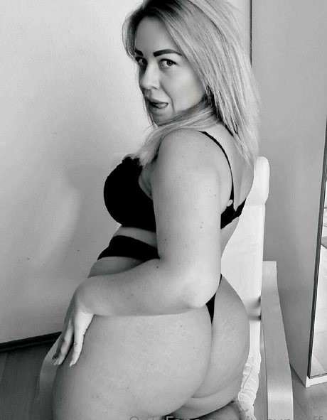 fierymommy pornstar adult photo