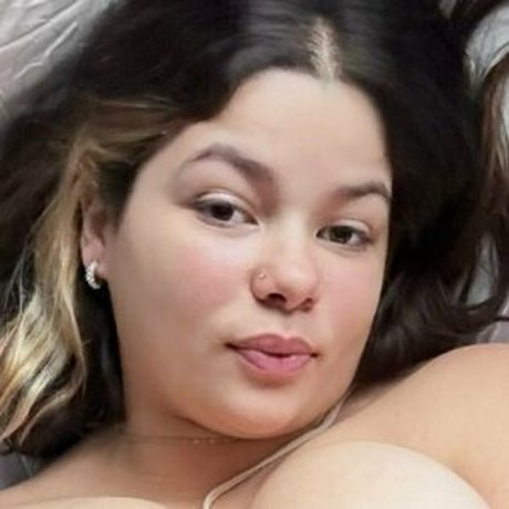 ihearttrenityy hd actress pic