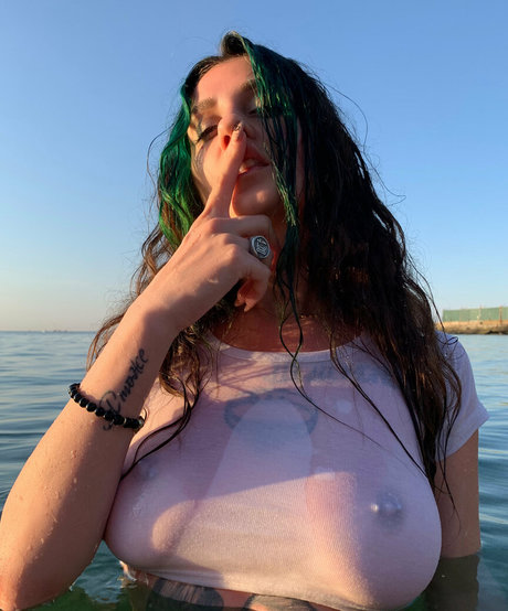 tashablunt model hot image