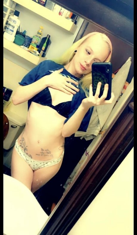 petitepixie69 pornstar img