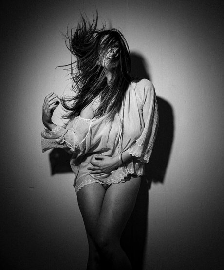 Modeladventurer sex model picture