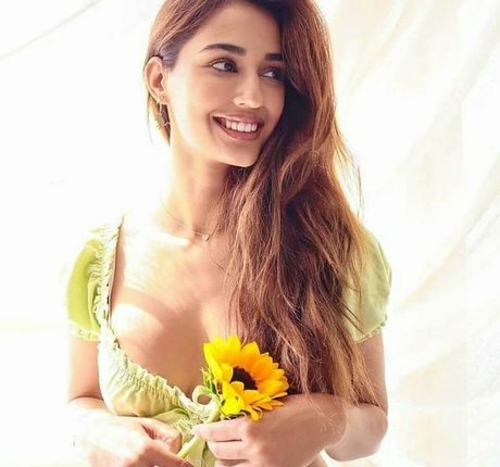 Disha Patani star erotic pics